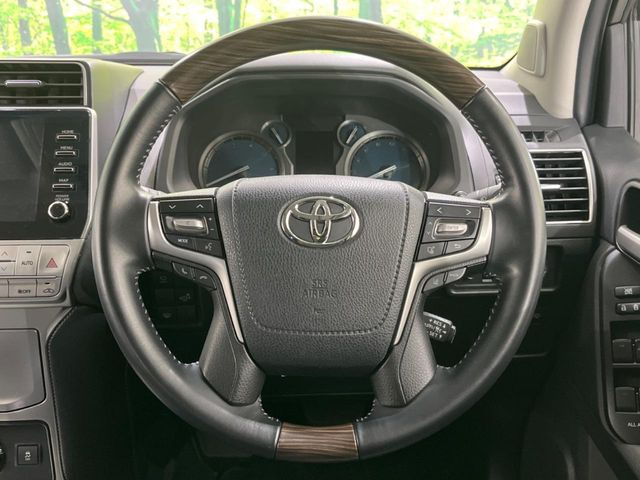 ステアリングも使用感が少なく、きれいな状態となっております♪