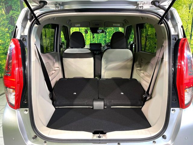 ���i�̂���������ʋ΁A���}���ɏ\���ȉ׎��X�y�[�X���m�ۂ��Ă���܂��B�Z�J���h�V�[�g��|���ƁA�傫�ȉו��̐ύڂ��\�ł���