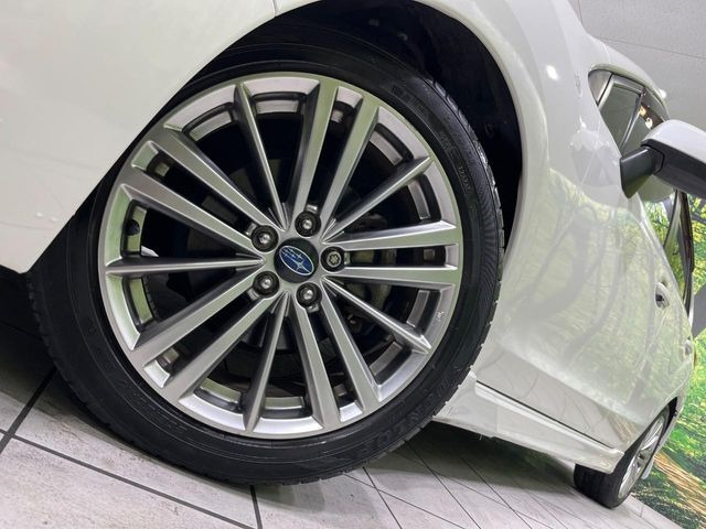 �y����17�C���`�A���~�z�C�[���z�O�ςɃ}�b�`���������A���~�z�C�[���𑕒����Ă���܂��B�e��ЊO�A���~�z�C�[����A�X�^�b�h���X�^�C�����戵�����Ă���܂��B���񂲑��k����������