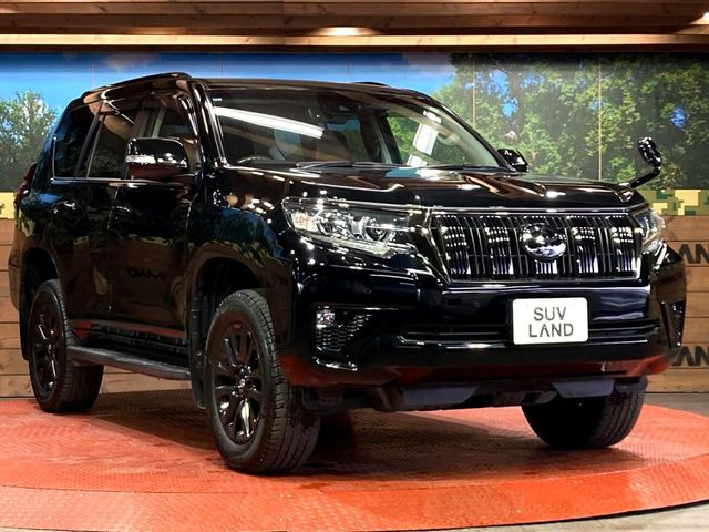 高透明度のガラス皮膜で撥水はもちろん、上質なツヤ・光沢を実現。紫外線や酸性雨から大切な愛車を保護し、色あせ・劣化を防止。「弾スプラッシュコート」、「弾プリミッサコート」からお選びいただけます。