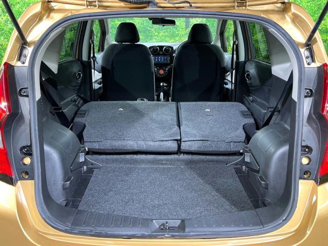 ���i�̂���������ʋ΁A���}���ɏ\���ȉ׎��X�y�[�X���m�ۂ��Ă���܂��B�Z�J���h�V�[�g��|���ƁA�傫�ȉו��̐ύڂ��\�ł���