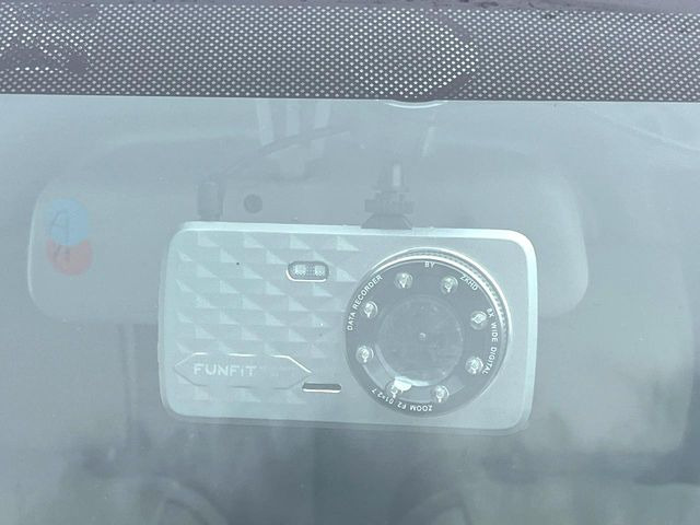 �y�h���C�u���R�[�_�[�z�h���C�u���R�[�_�[����!���s���͂������A������^�]�⎖�̂ɑ��������ہA�f���ŋL�^���A����̃��X�N�ɔ����܂��B���L�^�pSD�J�[�h�͂��q�l�����g�ł��������������K�v������܂��B