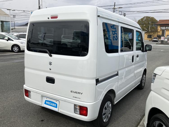 エブリイ