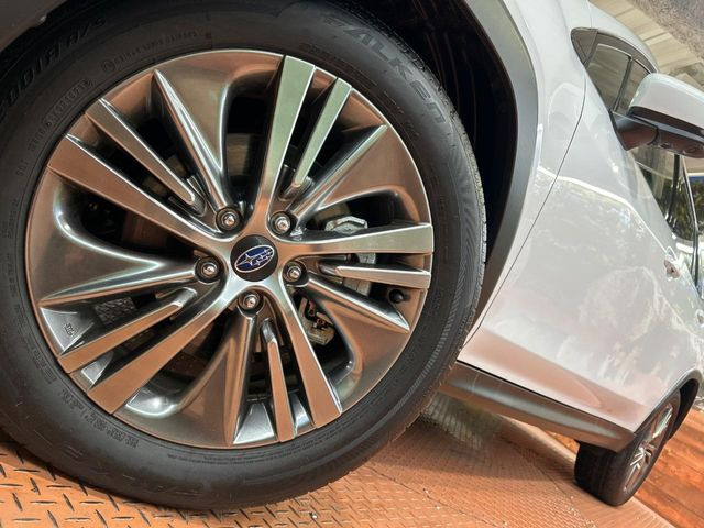 �y����18�C���`�A���~�z�C�[���z�O�ςɃ}�b�`���������A���~�z�C�[���𑕒����Ă���܂��B�e��ЊO�A���~�z�C�[����A�X�^�b�h���X�^�C�����戵�����Ă���܂��B���񂲑��k����������