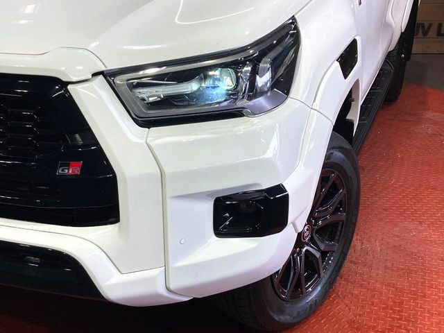 �yLED�w�b�h���C�g�z���V����ԑ��s�����ǍD�Ȏ��E���m�ۂ����S���ĉ^�]�ł��鍂�P�xLED�w�b�h���C�g�𑕔�!�_�����x�������A����d�͂��}�����Ă��܂��B