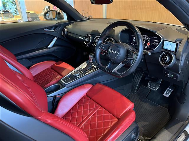 TTSクーペ2.0 TFSI クワトロ 4WD