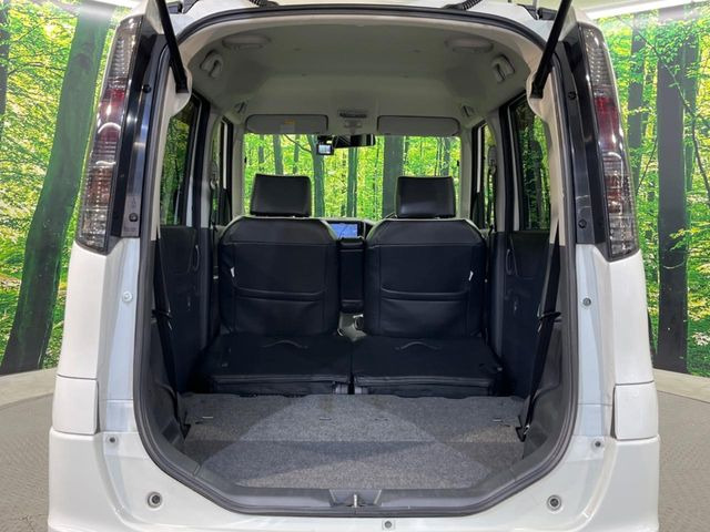 ���i�̂���������ʋ΁A���}���ɏ\���ȉ׎��X�y�[�X���m�ۂ��Ă���܂��B�Z�J���h�V�[�g��|���ƁA�傫�ȉו��̐ύڂ��\�ł���