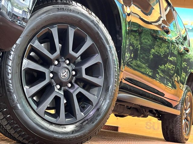 【純正18インチアルミホイール】外観にマッチした純正アルミホイールを装着しております。各種社外アルミホイールや、スタッドレスタイヤも取扱いしております。是非ご相談ください♪