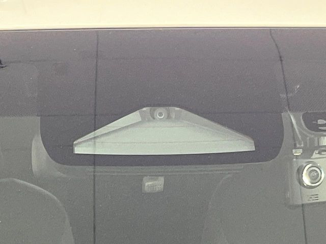 �y�g���^�Z�[�t�e�B�Z���X�z���s���ɑO���̎ԗ�����F�����A�Փ˂������Ȏ��͌x��ƃu���[�L�ŏՓˉ���Ɣ�Q�y�����A�V�X�g�B�����S�Ƀh���C�u�����y���݂��������܂��B