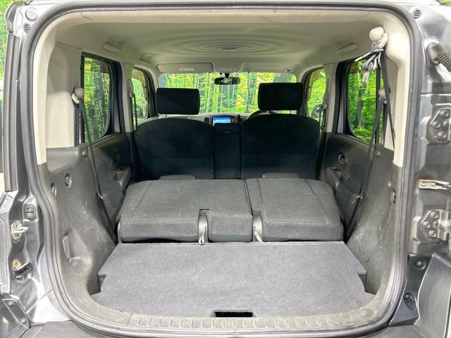 ���i�̂���������ʋ΁A���}���ɏ\���ȉ׎��X�y�[�X���m�ۂ��Ă���܂��B�Z�J���h�V�[�g��|���ƁA�傫�ȉו��̐ύڂ��\�ł���