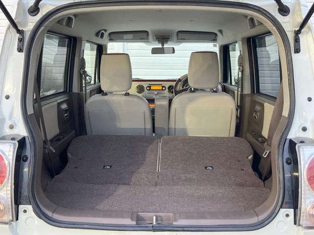 ���i�̂���������ʋ΁A���}���ɏ\���ȉ׎��X�y�[�X���m�ۂ��Ă���܂��B�Z�J���h�V�[�g��|���ƁA�傫�ȉו��̐ύڂ��\�ł���