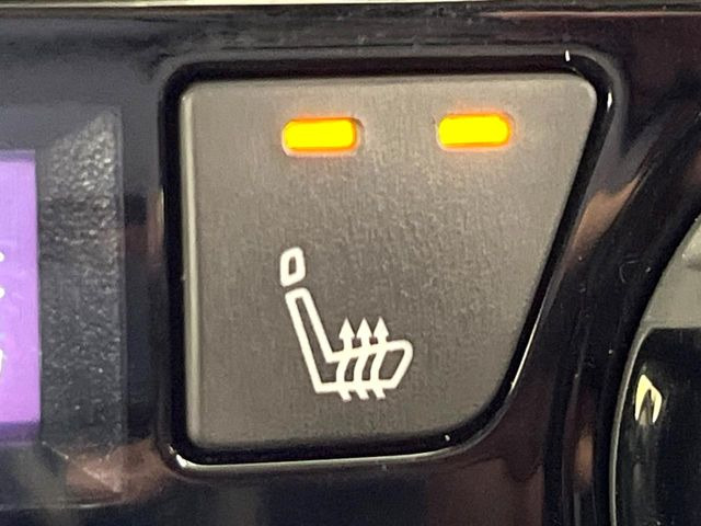 【シートヒーター】寒い日に重宝するシートヒーター!エアコンより早く温まってくれるので寒がりの人も安心ですね♪エアコンの温風は乾燥するから苦手、という方にもをおすすめです。