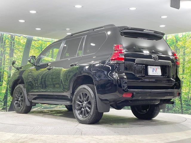 ☆全国のネクステージからお取り寄せが可能※!遠方の店舗に展示してあるクルマが気になる場合も、最寄りの店舗でご覧いただくことが可能です!是非私たちに要望をお聞かせください!※別途費用