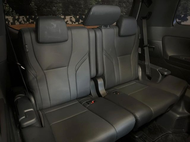 3列目シートはもちろん状態良好☆大人でもゆったりと座って頂けますので、大人数でのお出かけもラクラクです♪ご家族で、気の知れた仲間で、ドライブに行くのが楽しみですね♪