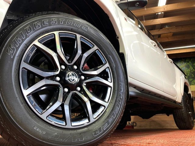 �y�O���[�h��p����18�C���`�A���~�z�C�[���z�f�U�C�����̍��������A���~�z�C�[���𑕒����Ă���܂��B�e��ЊO�A���~�z�C�[����A�X�^�b�h���X�^�C�����戵�����Ă���܂��B���񂲑��k����������