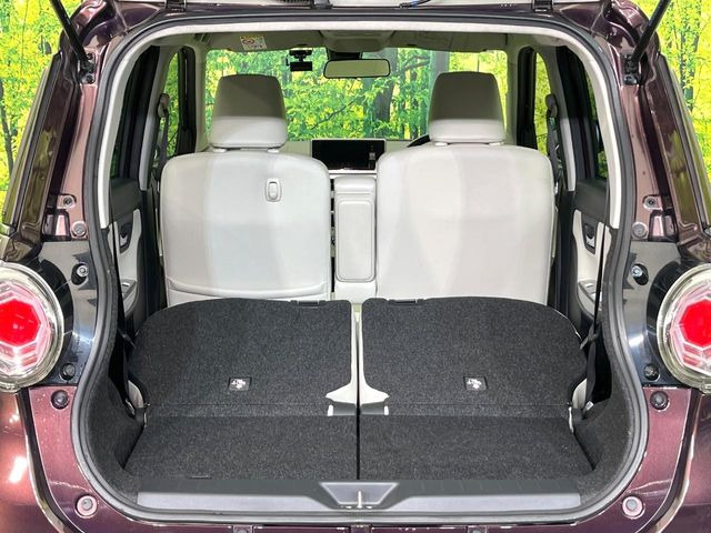 ���i�̂���������ʋ΁A���}���ɏ\���ȉ׎��X�y�[�X���m�ۂ��Ă���܂��B�Z�J���h�V�[�g��|���ƁA�傫�ȉו��̐ύڂ��\�ł���