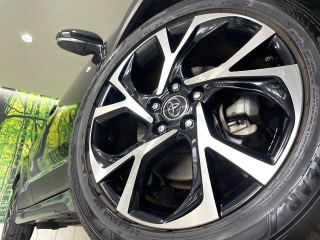 �y����18�C���`�A���~�z�C�[���z�O�ςɃ}�b�`���������A���~�z�C�[���𑕒����Ă���܂��B�e��ЊO�A���~�z�C�[����A�X�^�b�h���X�^�C�����戵�����Ă���܂��B���񂲑��k����������