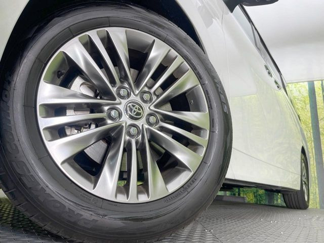 【純正アルミホイール】外観にマッチした純正アルミホイールを装着しております。各種社外アルミホイールや、スタッドレスタイヤも取扱いしております。是非ご相談ください♪