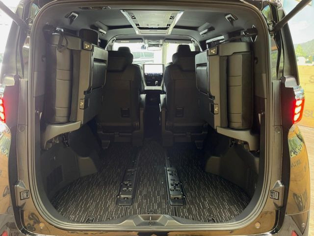 後席を格納すると、これだけの広さが!シーンに合わせたシートアレンジで、大きな荷物も積むことが出来ます♪