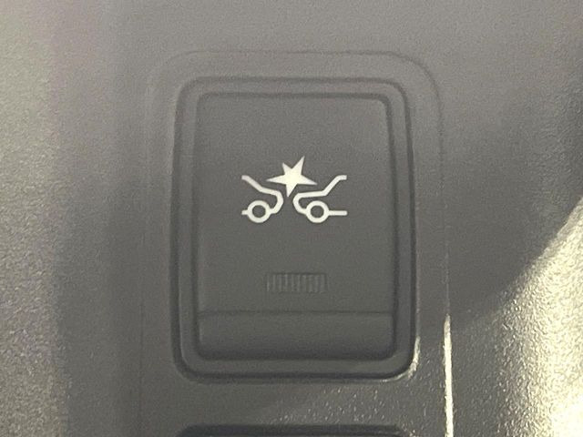 �y�G�}�[�W�F���V�[�u���[�L�z���s���ɑO���̎ԗ�����F�����A�Փ˂������Ȏ��͌x��ƃu���[�L�ŏՓˉ���Ɣ�Q�y�����A�V�X�g�B�����S�Ƀh���C�u�����y���݂��������܂��B