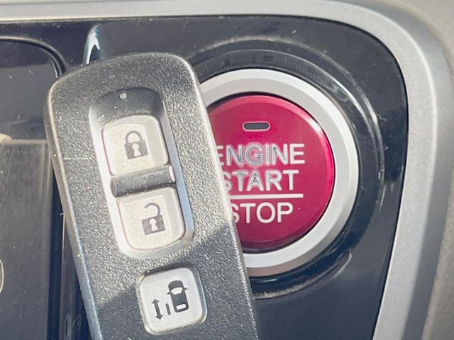 �yHonda�X�}�[�g�L�[�z�J�o����|�P�b�g�ɓ��ꂽ�܂܂ł��h�A�̎{���E�������\�ȃX�}�[�g�L�[�𑕔��B�G���W���̃I���E�I�t�����J�M�����o���K�v����������Ƃ��Ă��֗��ł���