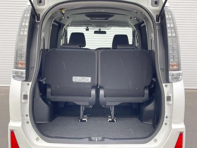 ���i�̂���������ʋ΁A���}���ɏ\���ȉ׎��X�y�[�X���m�ۂ��Ă���܂��B�Z�J���h�V�[�g��|���ƁA�傫�ȉו��̐ύڂ��\�ł���