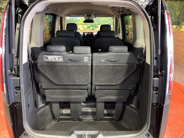 ���i�̂���������ʋ΁A���}���ɏ\���ȉ׎��X�y�[�X���m�ۂ��Ă���܂��B�V�[�g��|���ƁA�傫�ȉו��̐ύڂ��\�ł���