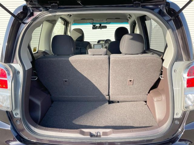 ���i�̂���������ʋ΁A���}���ɏ\���ȉ׎��X�y�[�X���m�ۂ��Ă���܂��B�Z�J���h�V�[�g��|���ƁA�傫�ȉו��̐ύڂ��\�ł���