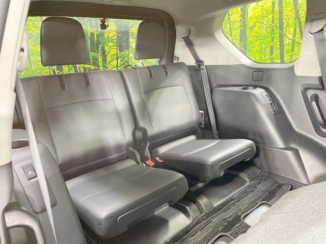 3列目シートはもちろん状態良好☆大人でもゆったりと座って頂けますので、大人数でのお出かけもラクラクです♪ご家族で、気の知れた仲間で、ドライブに行くのが楽しみですね♪