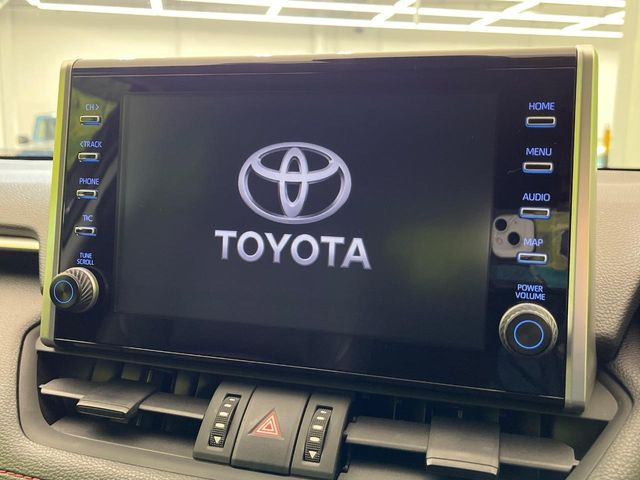 【9インチ ディスプレイオーディオ】大画面ディスプレイへお持ちのスマートフォンと連携して、ナビやbluetoothでの音楽再生が可能です♪デザインはもちろん操作性も良好!別途ナビ機能の取付可能です♪