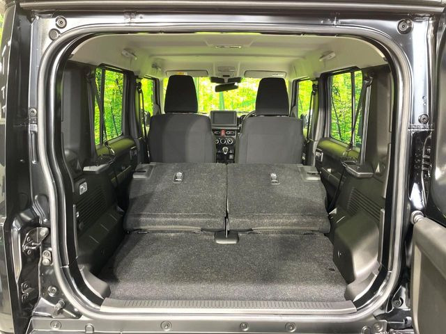 ���i�̂���������ʋ΁A���}���ɏ\���ȉ׎��X�y�[�X���m�ۂ��Ă���܂��B�Z�J���h�V�[�g��|���ƁA�傫�ȉו��̐ύڂ��\�ł���