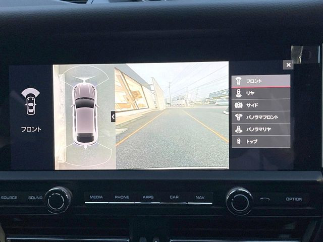 ●パノラミックビューモニター:専用のカメラにより、上から見下ろしたような視点で360度クルマの周囲を確認することができます☆死角部分も確認しやすく、狭い場所での切り返しや駐車もスムーズに行えます。