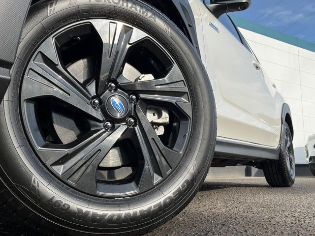 �y����17�C���`�A���~�z�C�[���z�O�ςɃ}�b�`���������A���~�z�C�[���𑕒����Ă���܂��B�e��ЊO�A���~�z�C�[����A�X�^�b�h���X�^�C�����戵�����Ă���܂��B���񂲑��k����������