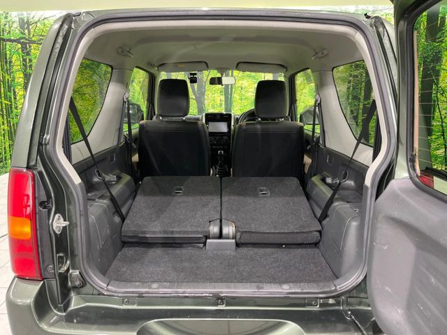 ���i�̂���������ʋ΁A���}���ɏ\���ȉ׎��X�y�[�X���m�ۂ��Ă���܂��B�Z�J���h�V�[�g��|���ƁA�傫�ȉו��̐ύڂ��\�ł���