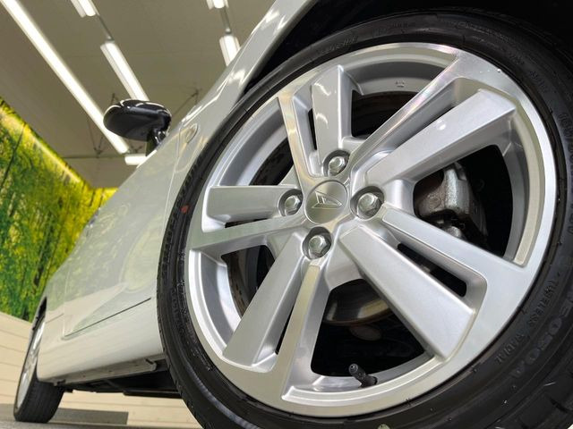 �y����16�C���`�A���~�z�C�[���z�O�ςɃ}�b�`���������A���~�z�C�[���𑕒����Ă���܂��B�e��ЊO�A���~�z�C�[����A�X�^�b�h���X�^�C�����戵�����Ă���܂��B���񂲑��k����������