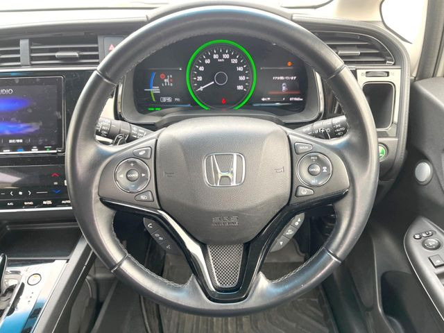 �y�����v�����X�e�A�����O�z�㎿�Ȋv���g�p���邱�ƂŁA��ɂ����������݂ƂĂ��^�]���₷���n���h���ł���