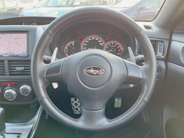 �y�����v�����X�e�A�����O�z�㎿�Ȋv���g�p���邱�ƂŁA��ɂ����������݂ƂĂ��^�]���₷���n���h���ł���