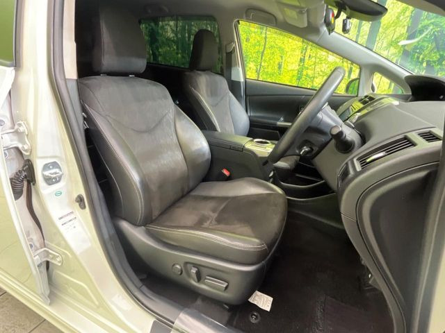 【ハーフレザーシート】高級感と座り心地を両立した人気のシート♪背面・座面のファブリック素材は、通気性の良さや滑りにくさに優れています。気温や服装に左右されず快適にお乗りいただけます。