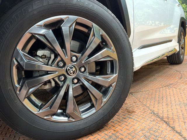 �y�����A���~�z�C�[���z�O�ςɃ}�b�`���������A���~�z�C�[���𑕒����Ă���܂��B�e��ЊO�A���~�z�C�[����A�X�^�b�h���X�^�C�����戵�����Ă���܂��B���񂲑��k����������