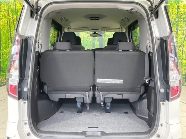 ���i�̂���������ʋ΁A���}���ɏ\���ȉ׎��X�y�[�X���m�ۂ��Ă���܂��B�Z�J���h�V�[�g��|���ƁA�傫�ȉו��̐ύڂ��\�ł���