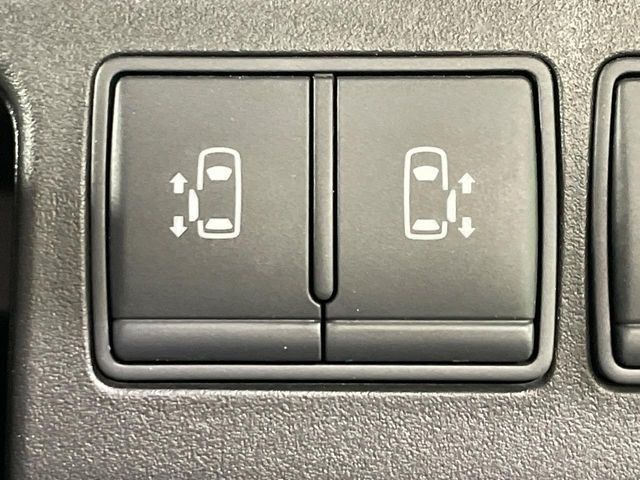 �y�����X���C�h�h�A�z���ԏ�ŗׂ̎ԂƂ̊Ԋu���������ɂ������A�X���C�h�h�A�Ȃ���S!�h�A�I�[�v������������炸�A�J�������L���̂ŏ��~�肪�Ƃ��Ă��ȒP�ł��B�傫�ȉו��̏o���������Ȃ���\��