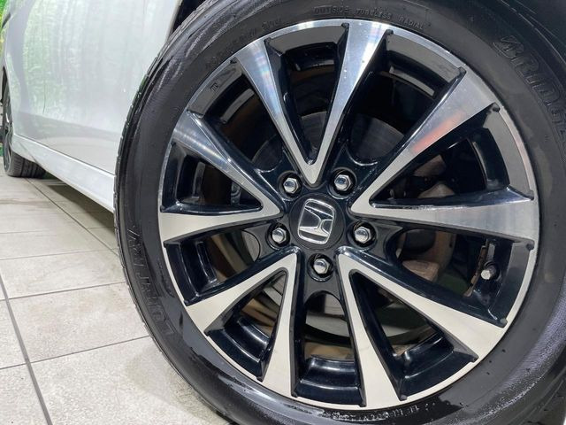 �y����17�C���`�A���~�z�C�[���z�O�ςɃ}�b�`���������A���~�z�C�[���𑕒����Ă���܂��B�e��ЊO�A���~�z�C�[����A�X�^�b�h���X�^�C�����戵�����Ă���܂��B���񂲑��k����������