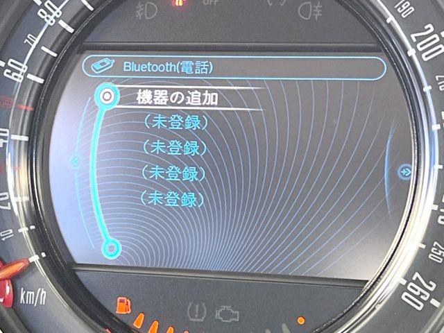 ��Bluetooth:���莝���̃X�}�[�g�t�H���ȂǂƐڑ����A�n���Y�t���[�ʘb��Տꊴ����~���[�W�b�N�Đ������y���݂��������܂��B�����ڑ��ł��̂Ŕς킵��������܂����