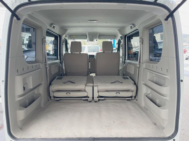 ���i�̂���������ʋ΁A���}���ɏ\���ȉ׎��X�y�[�X���m�ۂ��Ă���܂��B�Z�J���h�V�[�g��|���ƁA�傫�ȉו��̐ύڂ��\�ł���