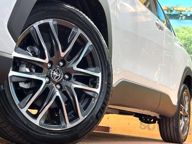 �y����18�C���`�A���~�z�C�[���z�O�ςɃ}�b�`���������A���~�z�C�[���𑕒����Ă���܂��B�e��ЊO�A���~�z�C�[����A�X�^�b�h���X�^�C�����戵�����Ă���܂��B���񂲑��k����������