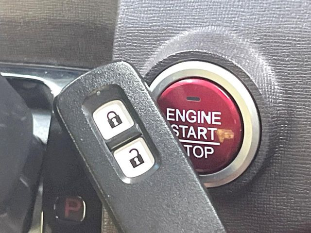 �yHonda�X�}�[�g�L�[�z�J�o����|�P�b�g�ɓ��ꂽ�܂܂ł��h�A�̎{���E�������\�ȃX�}�[�g�L�[�𑕔��B�G���W���̃I���E�I�t�����J�M�����o���K�v����������Ƃ��Ă��֗��ł���