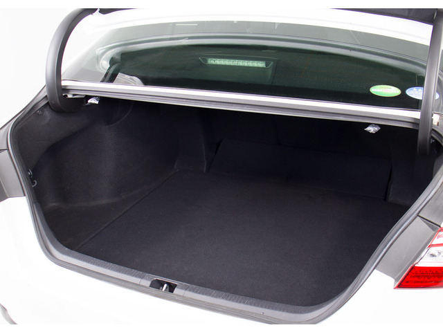 �g�����N�������Ǝv���Ă���܂���?���ۂ͑�e�ʃg�����N�ł�!���s���̒������h���C�u�����K�ł�!�܂��A�����t���X�y�[�X���������Ă���܂��̂ŁA��Ԃł��A�J�ł���̓������Ă�����育�������܂��B