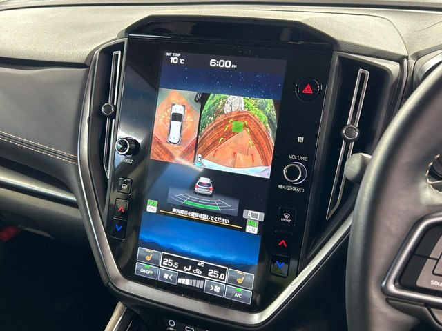 �y�}���`�e���C�����j�^�[�z�Ԃ̃t�����g��T�C�h�̃J�����摜�𓯎��Ƀ��j�^�[�\�����邱�ƂŁA���H�⋷�����𑖍s���ł����͂̏󋵊m�F���ł����S!�{�iSUV�ɂ��ꂵ�������ł���