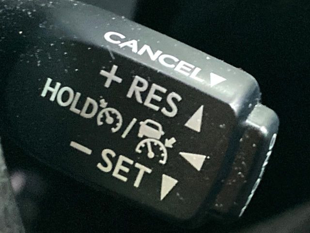 【レーダークルーズコントロール】高速道路での長距離走行が楽に!!自動で速度を保つクルーズコントロールが、衝突軽減システムと連携し、前方の車両を感知して車間を保つように速度調節してくれます!!