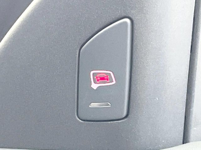 ���T�C�h�A�V�X�g(����x��):���s���A�h���C�o�[�̎��p�̎ԗ������o���Ď��̂𖢑R�ɖh���V�X�e���ł��B���[�_�[�Z���T�[������̕����Ԃ����o����ƁA�Y�����鑤�̃h�A�~���[����LED���_�������ӂ𑣂��܂��B